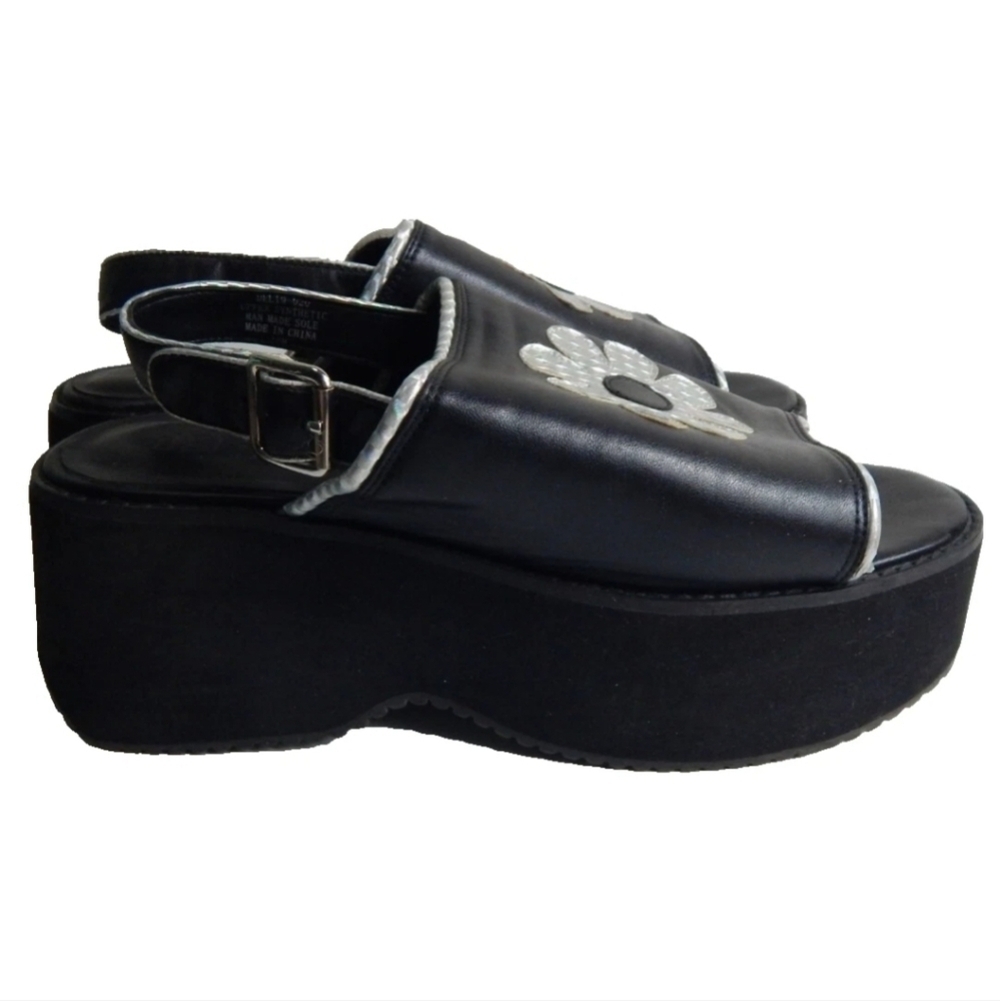 Delia*s Dolls Kill Funky Beat Platform Sandals